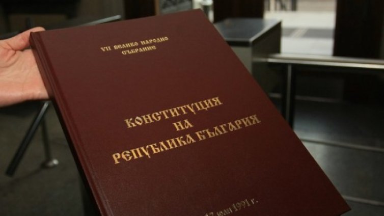 Новата Конституция вече е в НС, ще остане ли само проект?