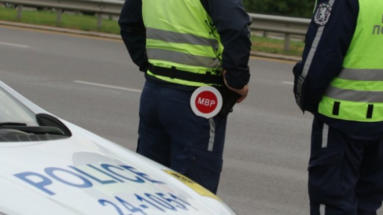 Засилен трафик заради почивните дни, полицията на крак