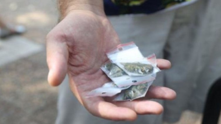 Небето се "разтвори" над Израел и полетя... канабис!