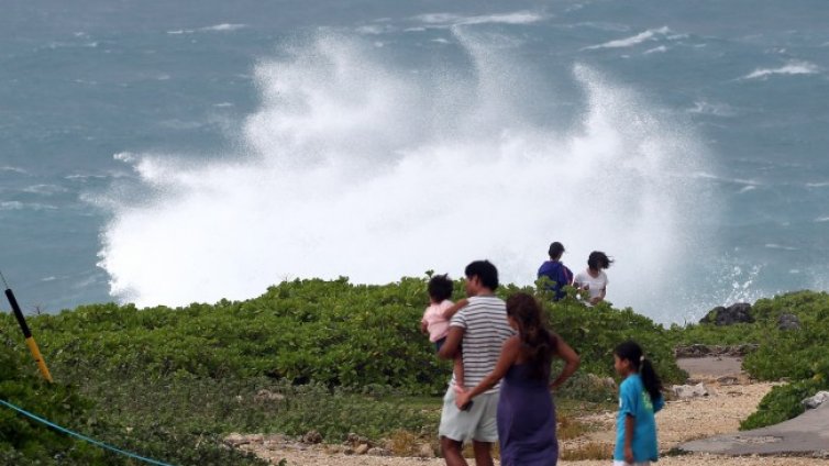 Заради Тайфун, над 200 хиляди са евакуирани в Япония
