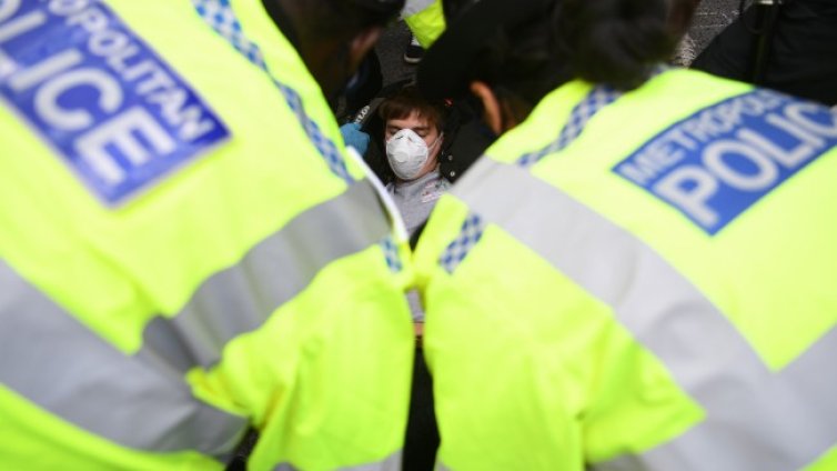 Убиха 34-годишен с нож на нелегален купон