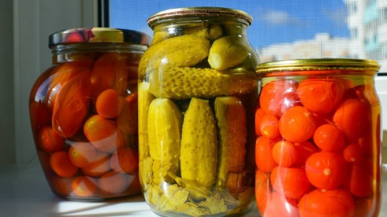 Време е за туршии, домашен буркан кисели краставички излиза по 1,40 лв.