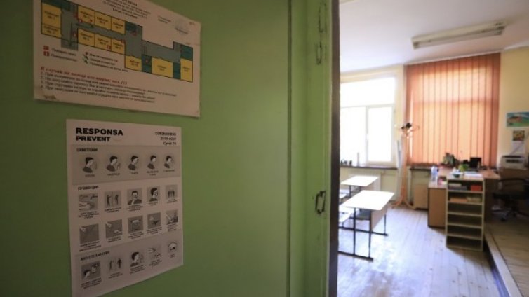 Заради възрастните учители: COVID-19 може да е критичен за системата 