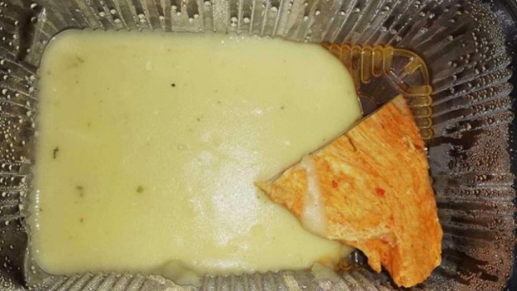 Пюре и половин пържола - обяд в училищен стол за 4,50 лв.