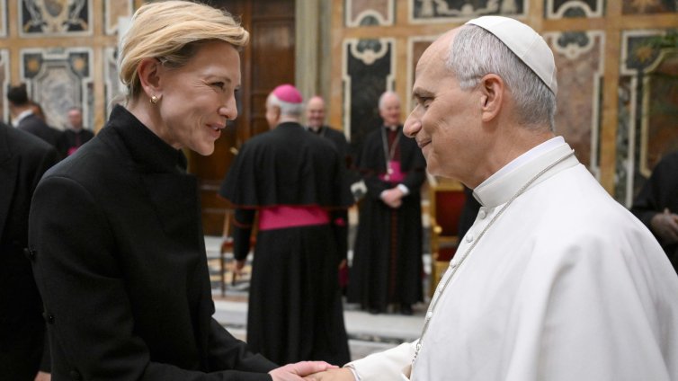 От Моника Белучи до Костурица: Папа Лъв XIV прие холивудски звезди СНИМКИ