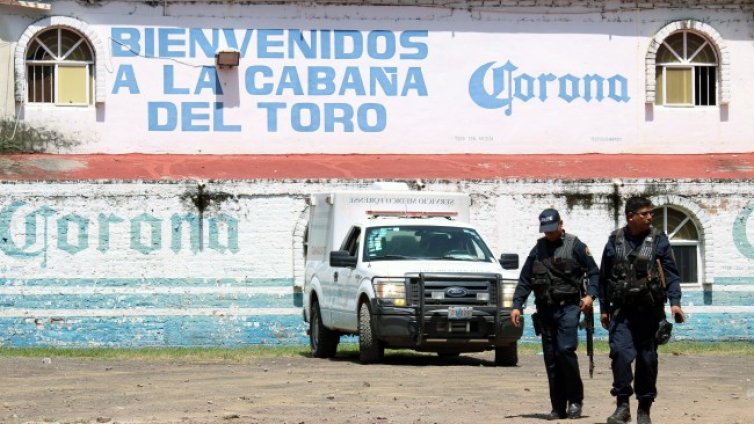 11 души загинаха при стрелба в мексикански бар 