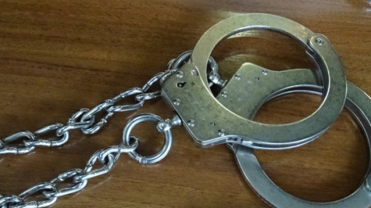 Задържаха мъж от Хасково за блудство с малолетни момчета