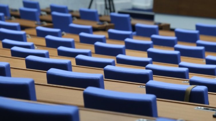 От втори опит депутатите създадоха комисия за Конституцията
