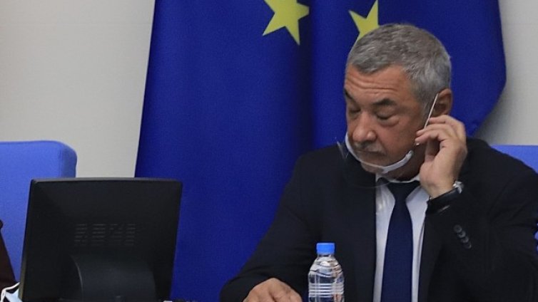 Депутатка към Симеонов: Унизявате жените, ще ви искам оставката!