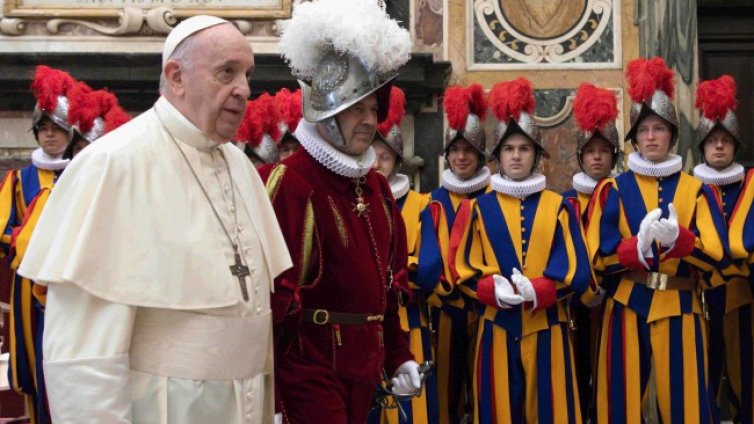 Папа Франциск с първо пътуване от началото на пандемията