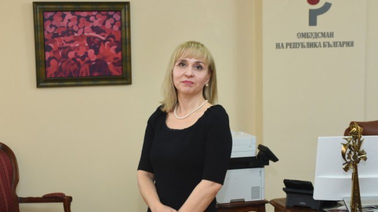 Омбудсманът: Компенсация за клиенти, останали дълго без топла вода