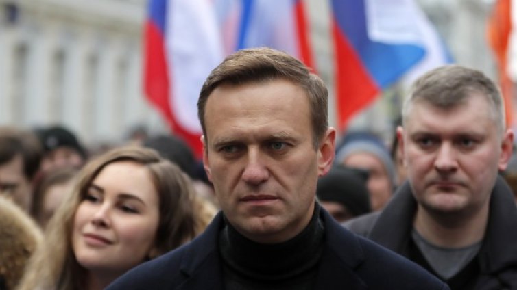 Навални обвини Шрьодер, че защитава убийци и приема пари от Русия