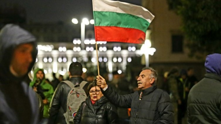 За 92-ра вечер: Недоволни се събират в центъра на София