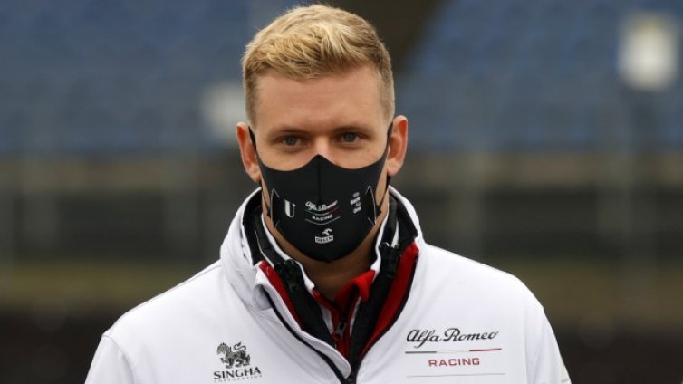 Лошото време отложи дебюта на Мик Шумахер във Формула 1