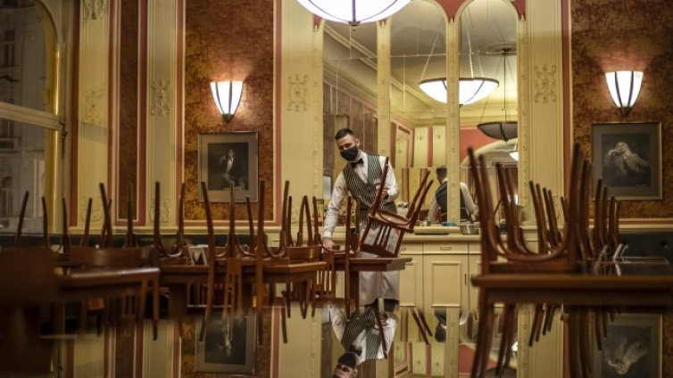 Чехия с пореден рекорд на заразени с COVID-19 &ndash; 8618