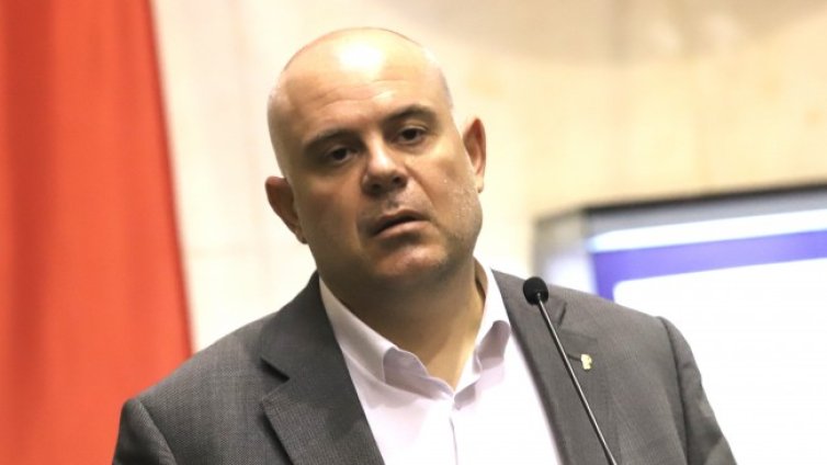Гешев внесе в НС доклад за свършеното за 8 месеца
