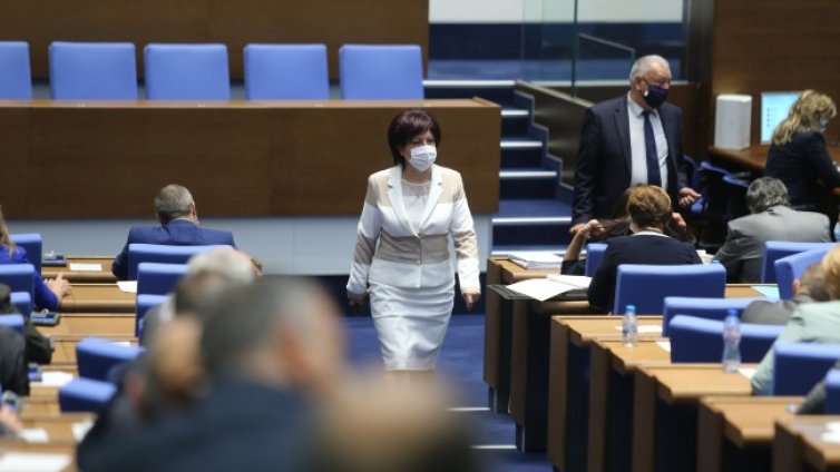 Цвета Караянчева: Днес заорахме дъното 