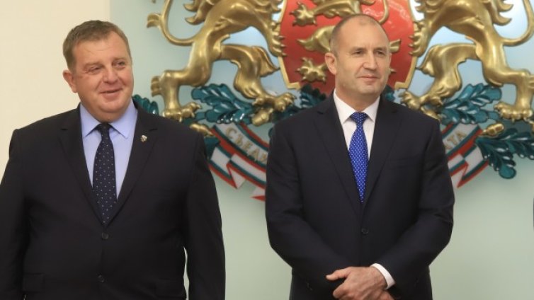 И Каракачанов се изолира заради заразен с коронавирус генерал