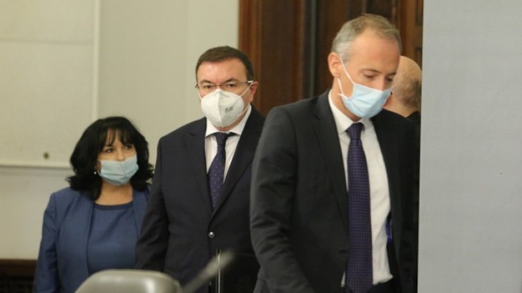 Затварят училища при 20% ученици със симптоми