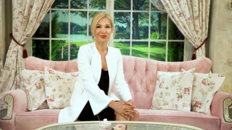 Коронавирус и сред тв водещите: Гала с COVID-19, Деси Стоянова - контактна 