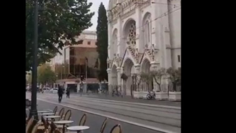 Нападнаха църква в Ница, трима души са убити