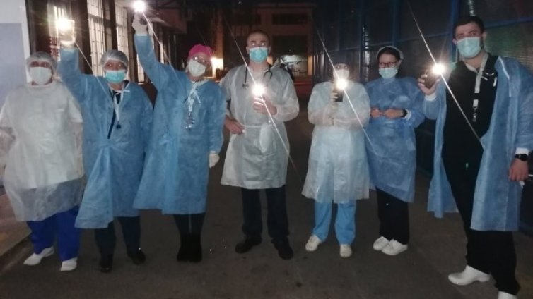 Медиците пак с флашмоб и призив да се спазват мерките