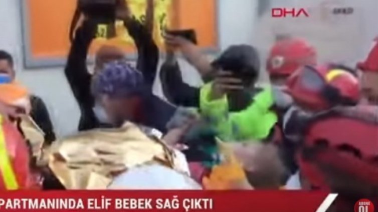 Две момичета извадени живи изпод развалините в Измир