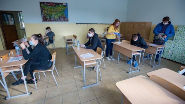 Учители признават: Най-нереалните оценки са при онлайн обучението 