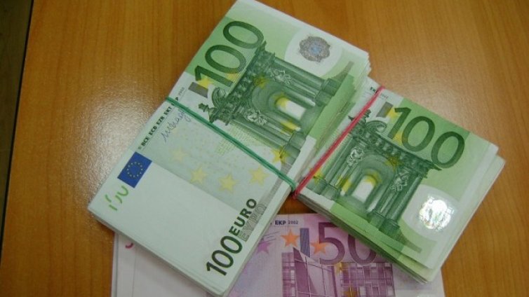 Откриха недекларирани 19 000 евро в автомобил на Лесово