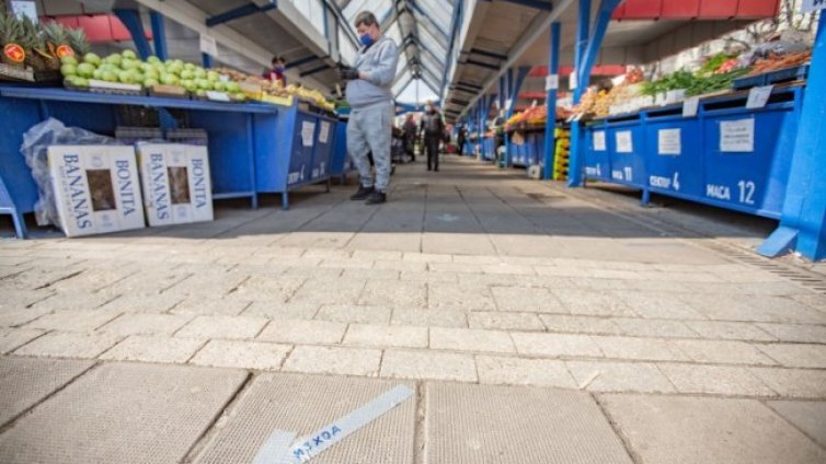 Данъчни стават клиенти на пазарите, дебнат за касови бележки 