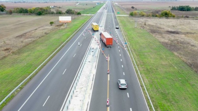 Ремонтираха 12 км от "Тракия" към Бургас