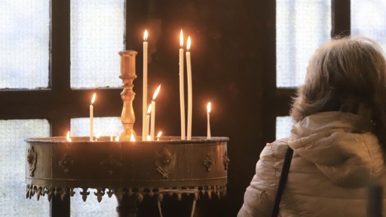 Архангелова задушница е, почитаме мъртвите