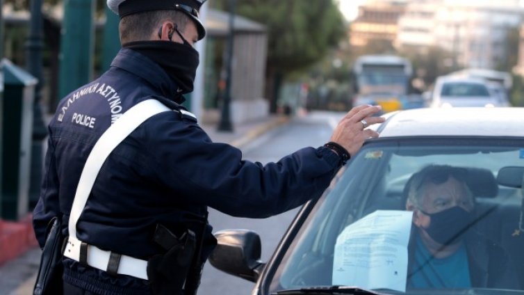 QR код за движение вътре в Гърция, &euro;300 за липса на маска