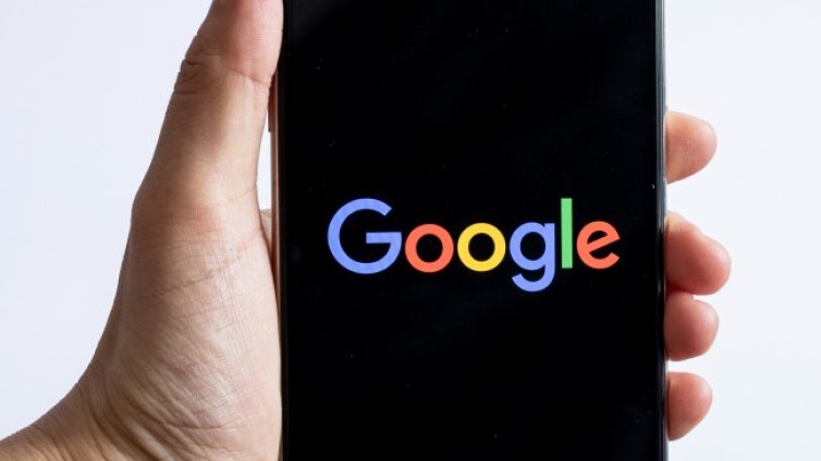 Google знае: Почти 30% по-малко ходим на кафе, повече обаче пазаруваме