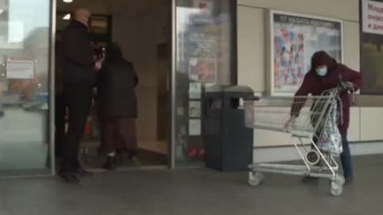 Нарушават ли "зелените коридори" правата на възрастните?