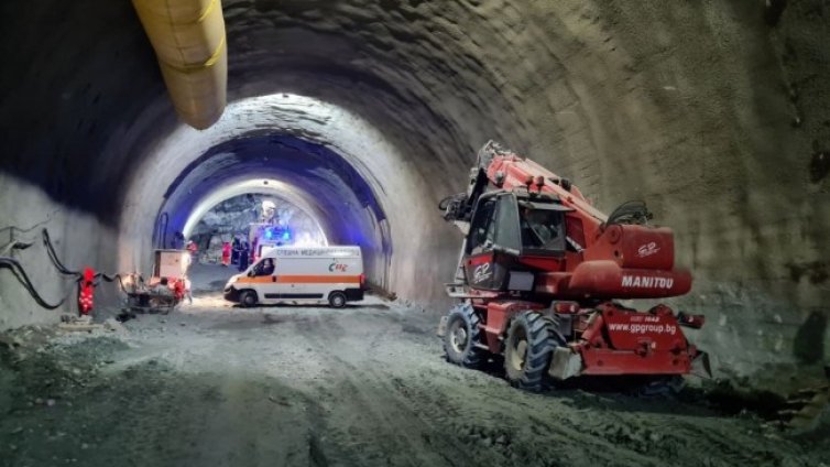 Няма срутване в тунел "Железница" на АМ "Струма"