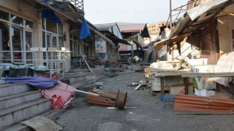 Арменци палят къщите си в Нагорни Карабах