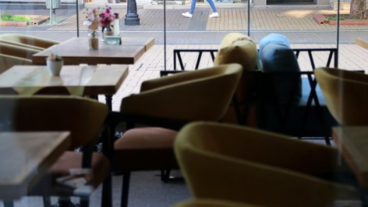 Бизнесът със заведенията скочи: Осигурете ни 80% от заплатите!