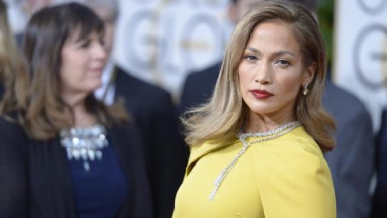 Джей Ло се съблече, показа изключително тяло