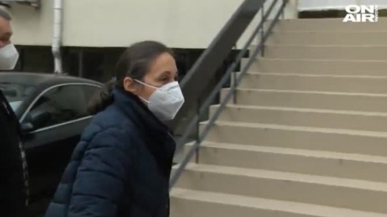 Сестра на първа линия получи 193 лева. МЗ с проверка защо