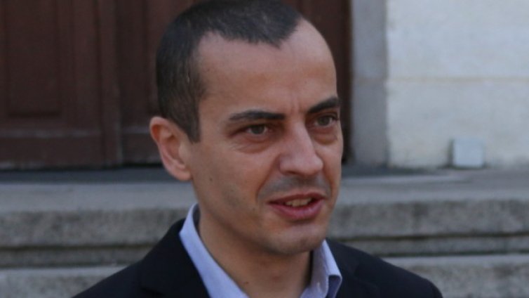 След пожара: Направен е крепеж на Шапкаревата къща