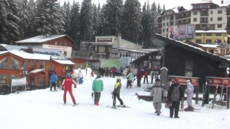 Доц. Драганов: Няма да затворим ски курортите, започваме на 22 декември