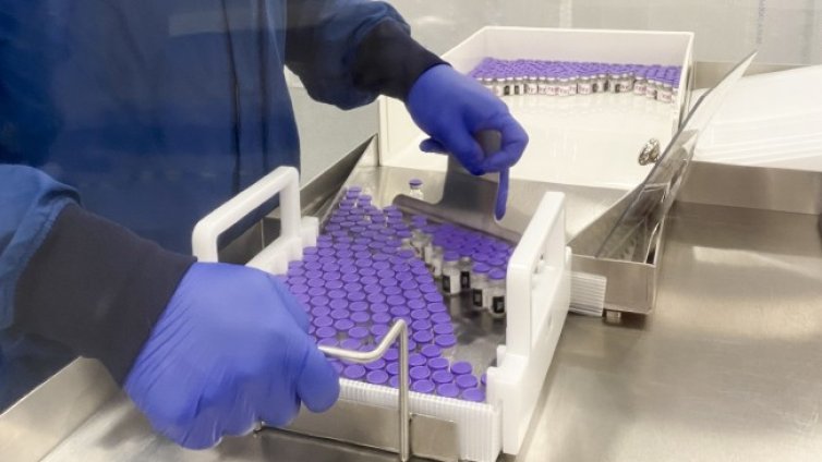 Първите дози от ваксината на Pfizer пристигнаха на Острова