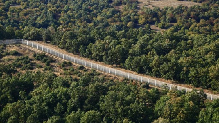 Бежанци казват, че били бити и ограбени от български полицаи