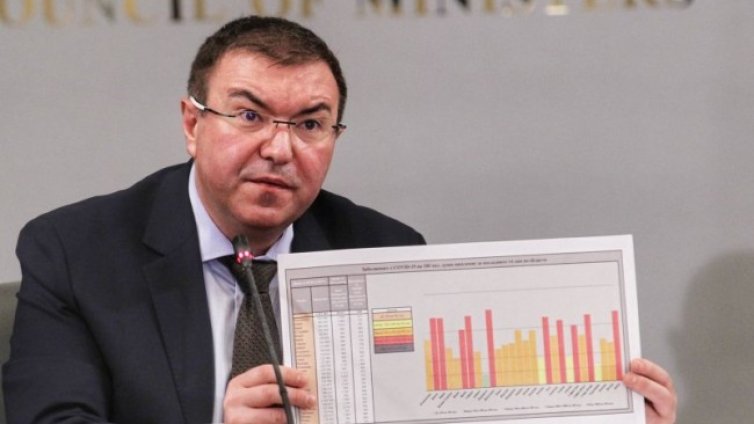 Всеки втори медик на първа линия готов да се ваксинира 