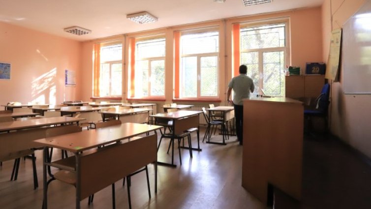 Учители против връщането на учениците в клас на 4 януари