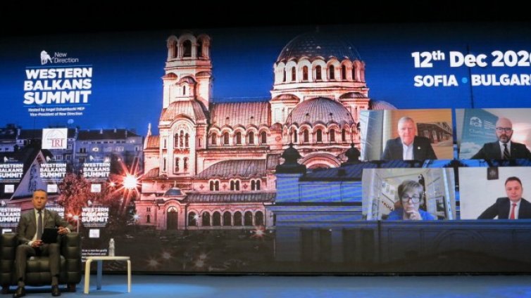 Оставаме отворени за диалог със Скопие, но България няма да си затваря очите