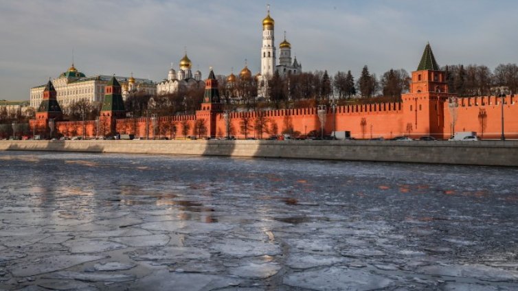Неизвестни лица стреляха от лимузина в центъра на Москва