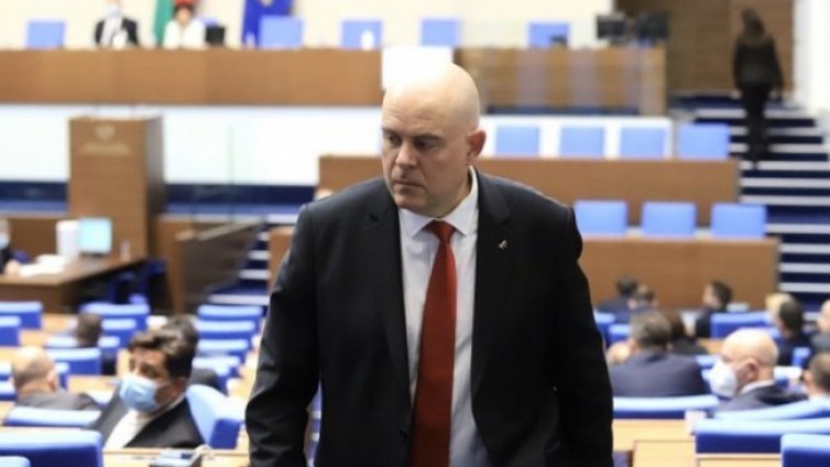 Не бил необходим прокурор, който да разследва главния прокурор