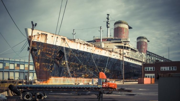 SS United States - най-бързият трансатлантически лайнер, оставен да ръждясва